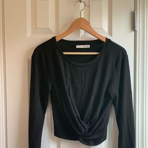 Black long sleeve knot crop top